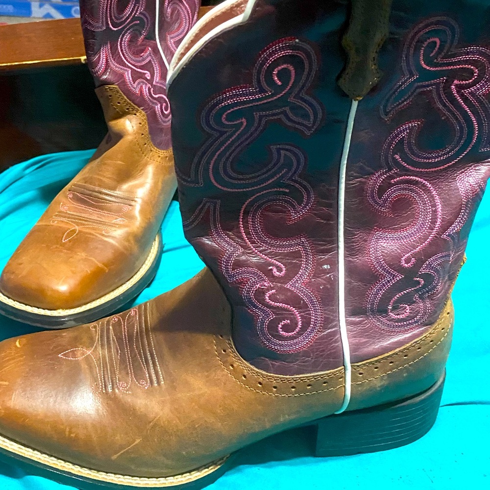 Ariat women’s cowgirl boots size 10